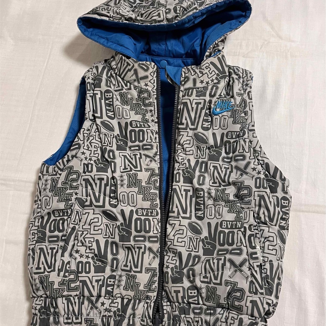NIKE(ナイキ)のNIKE リバーシブル　ダウン　ジャケット　100 キッズ/ベビー/マタニティのキッズ服男の子用(90cm~)(ジャケット/上着)の商品写真