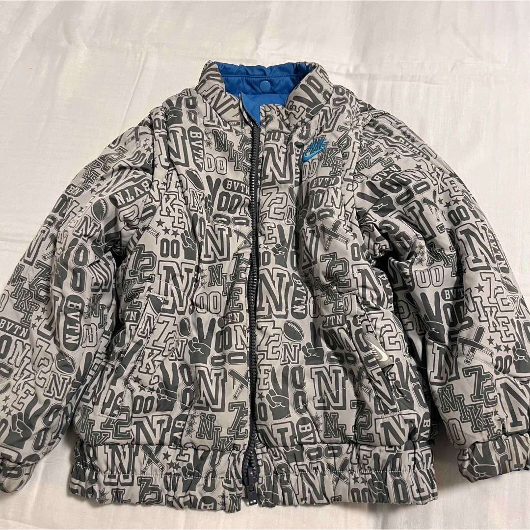 NIKE(ナイキ)のNIKE リバーシブル　ダウン　ジャケット　100 キッズ/ベビー/マタニティのキッズ服男の子用(90cm~)(ジャケット/上着)の商品写真