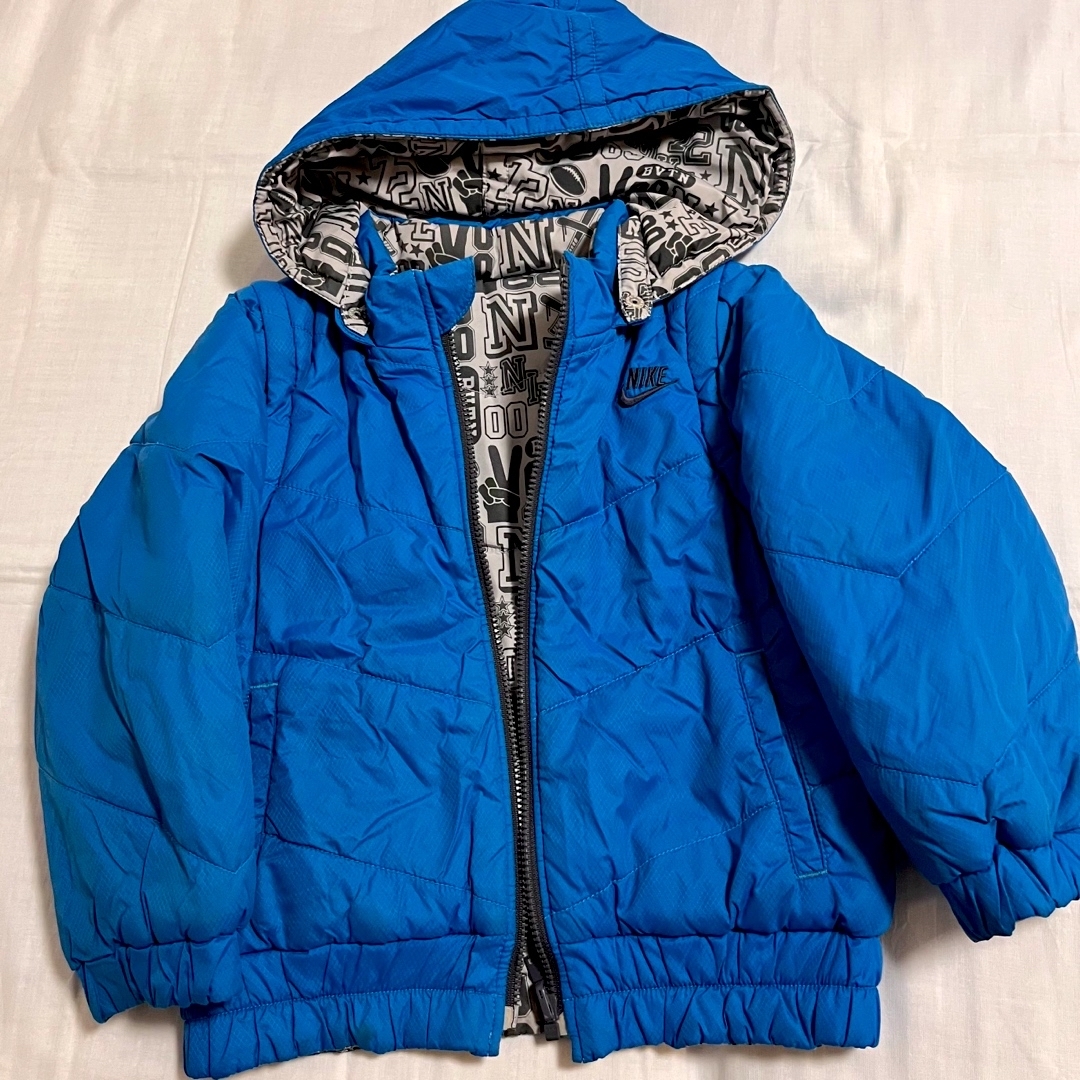 NIKE(ナイキ)のNIKE リバーシブル　ダウン　ジャケット　100 キッズ/ベビー/マタニティのキッズ服男の子用(90cm~)(ジャケット/上着)の商品写真