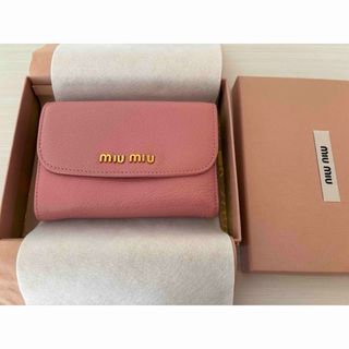 MIU MIU(折り財布)のフリマアイテム一覧 MIU MIU(折り財布)のフリマアイテム一覧