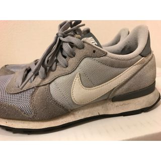 ナイキ(NIKE)のNIKE グレー スニーカー(スニーカー)