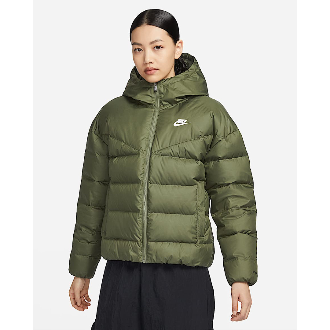 NIKE - 新品☆定価34100円☆NIKE☆ダウンジャケット☆カーキ☆L NIKE - 新品☆定価34100円☆NIKE☆ダウンジャケット☆カーキ☆L