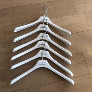 MONCLER(押し入れ収納/ハンガー)のフリマアイテム一覧 MONCLER(押し入れ収納/ハンガー)のフリマアイテム一覧