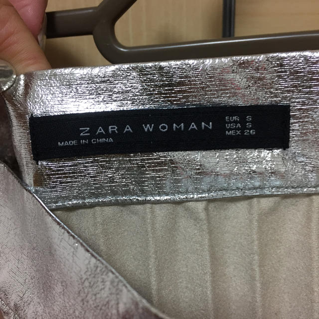 ZARA(ザラ)のZARA 完売✨シルバープリーツスカート レディースのスカート(ひざ丈スカート)の商品写真