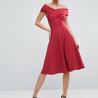 エイソス(asos)のS〜Mサイズ【新品未使用】asos オフショルダーワンピース♡赤(ひざ丈ワンピース)