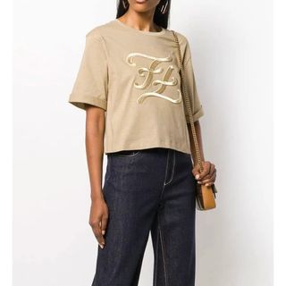 FENDI(Tシャツ(半袖/袖なし))のフリマアイテム一覧 FENDI(Tシャツ(半袖/袖なし))のフリマアイテム一覧