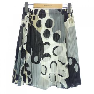 PLEATS PLEASE ISSEY MIYAKE(パンツ ・ ホワイト/白色系)の PLEATS PLEASE ISSEY MIYAKE(パンツ ・ ホワイト/白色系)の