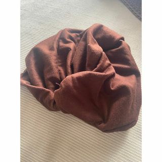 【美品】ブラウン　ツイストデザイン ヘアキャップ　バンド(ニット帽/ビーニー)