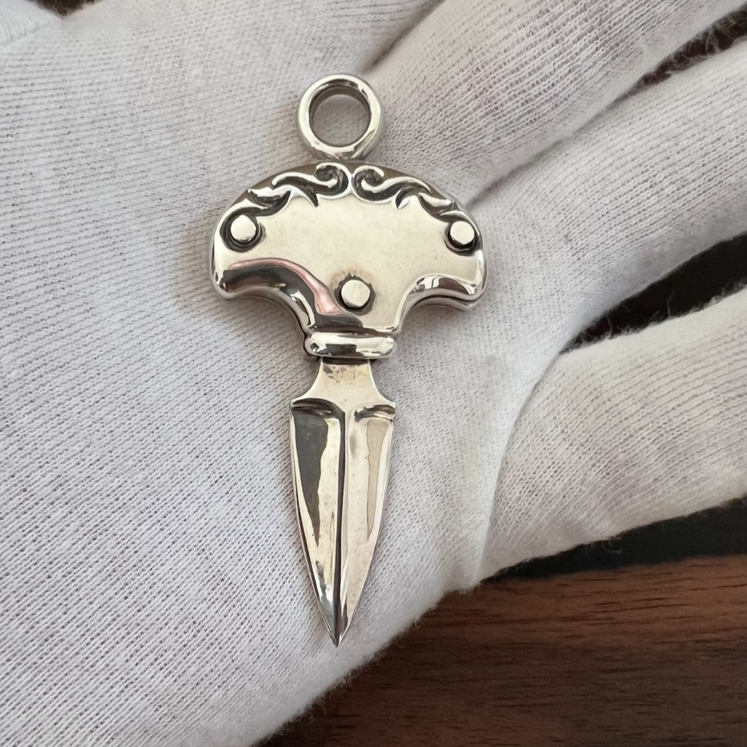 美品 PUERTA DEL SOL /プエルタデルソル ダガー ペンダントトップ 美品 PUERTA DEL SOL /プエルタデルソル ダガー ペンダントトップ