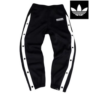 adidas - adidas ボアフードジャケット ベージュ/ブラックの通販 adidas - adidas ボアフードジャケット ベージュ/ブラックの通販