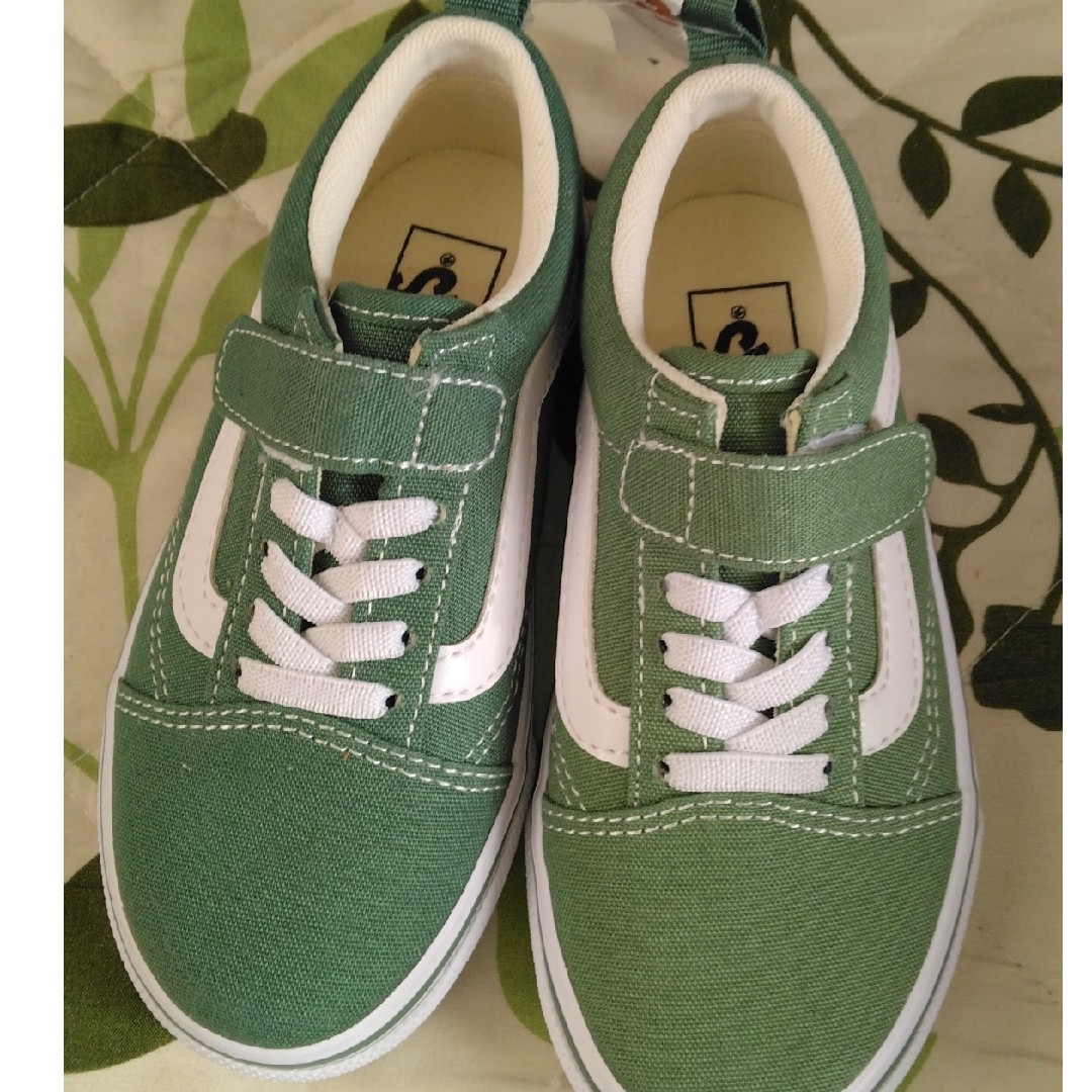 VANS(ヴァンズ)のVANSキッズスニーカー17センチ 新品未使用 色あせあり キッズ/ベビー/マタニティのキッズ靴/シューズ(15cm~)(その他)の商品写真