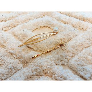 【新品】ゴールド　フラワー　パール　ピン(ヘアピン)