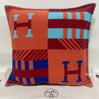 HERMES - エルメス HERMES オレンジ ベージュ ロゴ クッションの HERMES - エルメス HERMES オレンジ ベージュ ロゴ クッションの