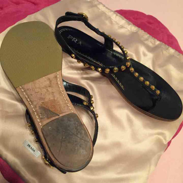 PRADA(プラダ)のmom様専用 正規品 PRADA スタッズサンダル レディースの靴/シューズ(サンダル)の商品写真
