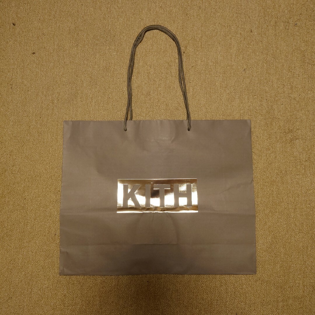 KITH(キス)のKITH ショップ紙袋大 レディースのバッグ(ショップ袋)の商品写真