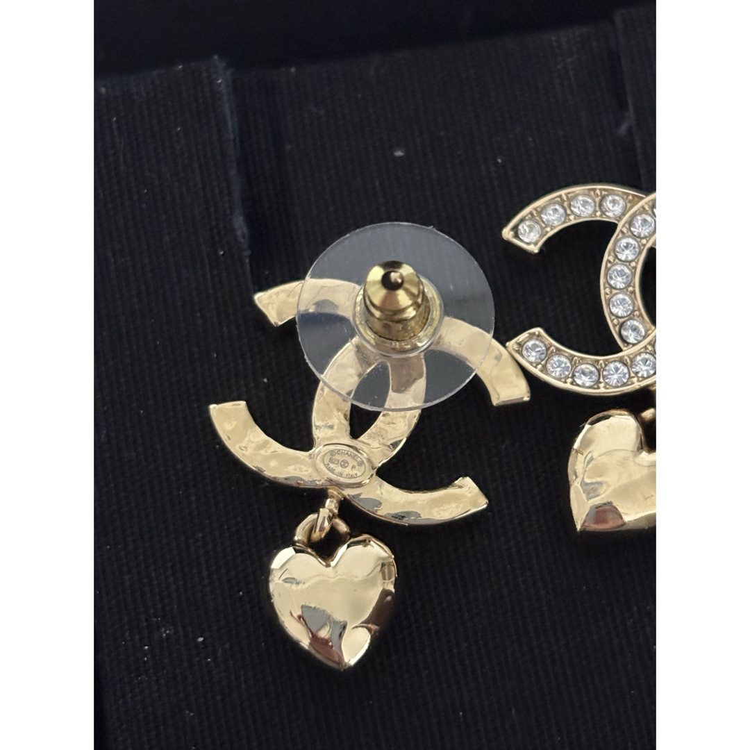 可愛い【CHANEL】揺れるデザイン 可憐なハートピアス シャネル 揺れるハート ピアス