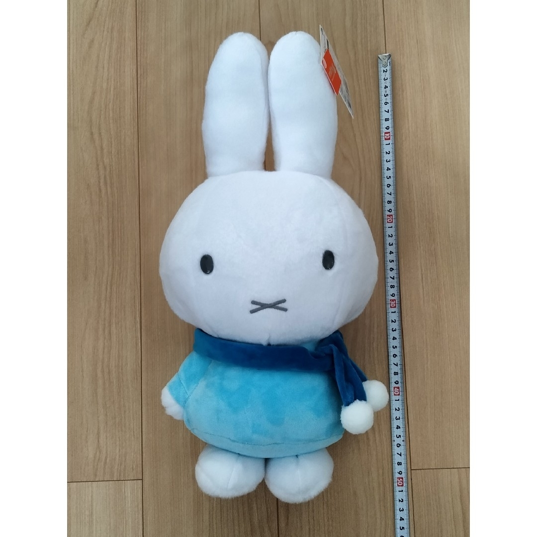 ミッフィー 特大サイズぬいぐるみ ポンポンマフラー約45cm エンタメ/ホビーのおもちゃ/ぬいぐるみ(ぬいぐるみ)の商品写真