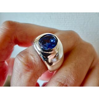 仁尾彫金『オーバルカット合成ブルーサファイア覆輪リング』ハンドメイド372(リング(指輪))