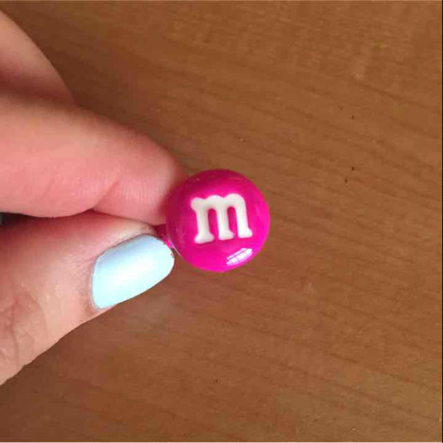 m&m 指輪 ショッキングピンク レディースのアクセサリー(リング(指輪))の商品写真