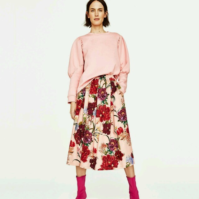 ZARA(ザラ)の完売　xs　ZARA フローラルプリント 花柄スカート　コルセット　刺繍 レディースのスカート(ひざ丈スカート)の商品写真