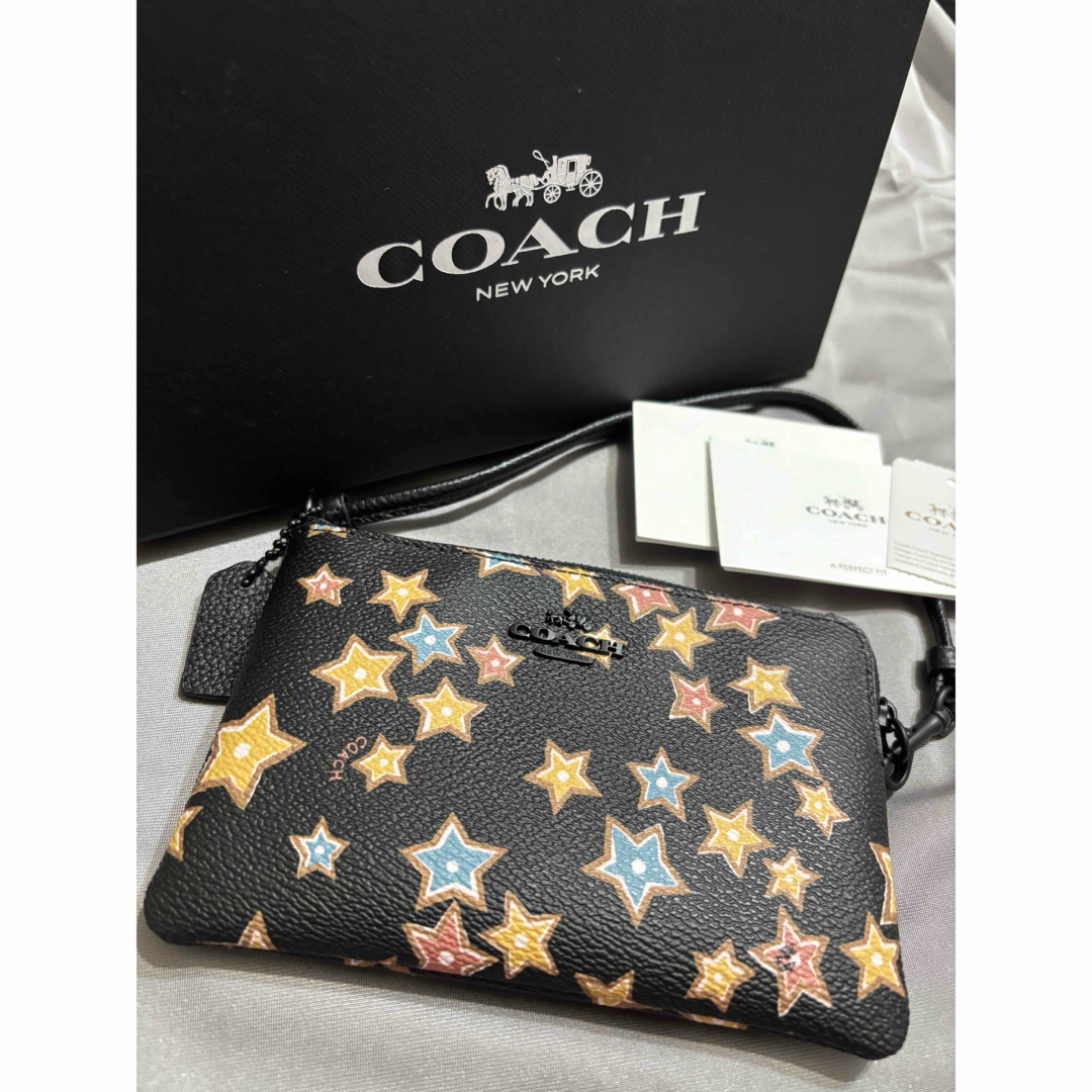 新品】コーチ COACH コーナー ジップ リストレット・スター プリント 新品】コーチ COACH コーナー ジップ リストレット・スター プリント
