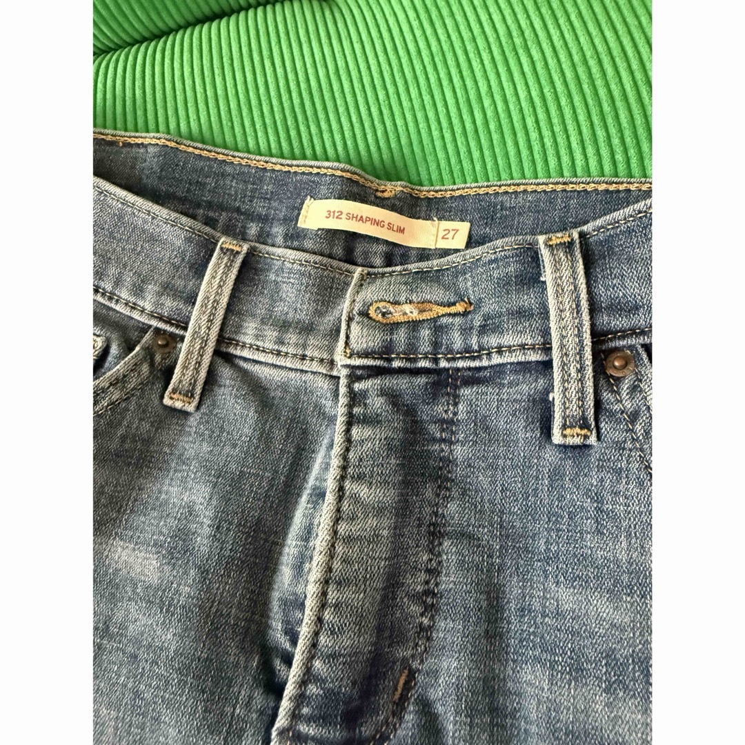 Levi's(リーバイス)のLevi's リーバイス 312 シェイピング スリム ストレッチ サイズ27 レディースのパンツ(デニム/ジーンズ)の商品写真