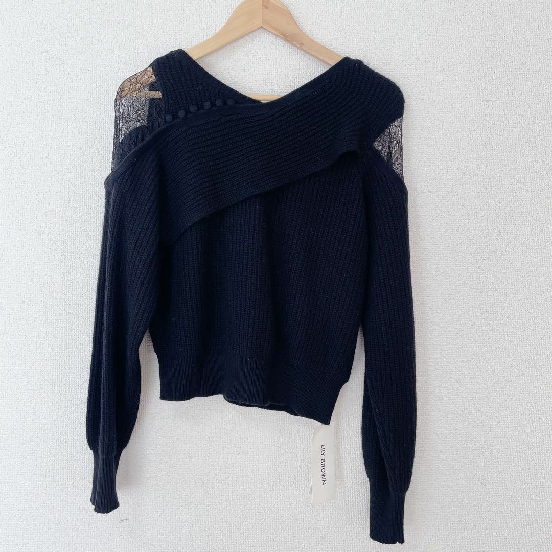 Lily Brown(リリーブラウン)のリリーブラウン 黒　F ショルダーレースレイヤードニットトップス ニット　新品 レディースのトップス(ニット/セーター)の商品写真