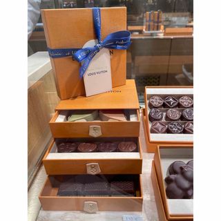 LOUIS VUITTON - ルイヴィトン チョコレート 3段ボックス パリ LOUIS VUITTON - ルイヴィトン チョコレート 3段ボックス パリ