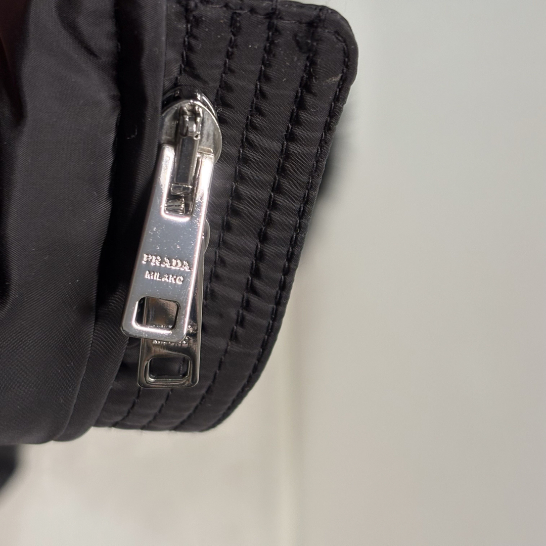 PRADA - 22AW・極美 PRADA Re-Nylon 三角ロゴ ダウンコート PRADA - 22AW・極美 PRADA Re-Nylon 三角ロゴ ダウンコート