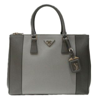 PRADA(バッグ ・ グレー/灰色系)のフリマアイテム一覧 PRADA(バッグ ・ グレー/灰色系)のフリマアイテム一覧