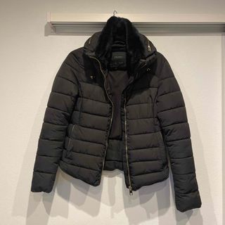 ZARA - ザラ ダウンジャケット ファー フード付 無地 アウター ZARA - ザラ ダウンジャケット ファー フード付 無地 アウター
