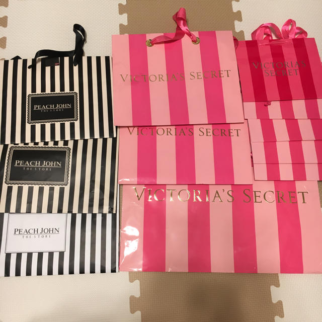 Victoria's Secret(ヴィクトリアズシークレット)のVICTORIA'S SECRET&PEACH JOHNショッパーセット レディースのバッグ(ショップ袋)の商品写真