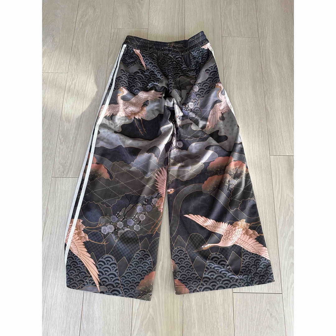 adidas - アディダス×リタオラadidasコラボ和柄パンツ着物 鶴 新 adidas - アディダス×リタオラadidasコラボ和柄パンツ着物 鶴 新