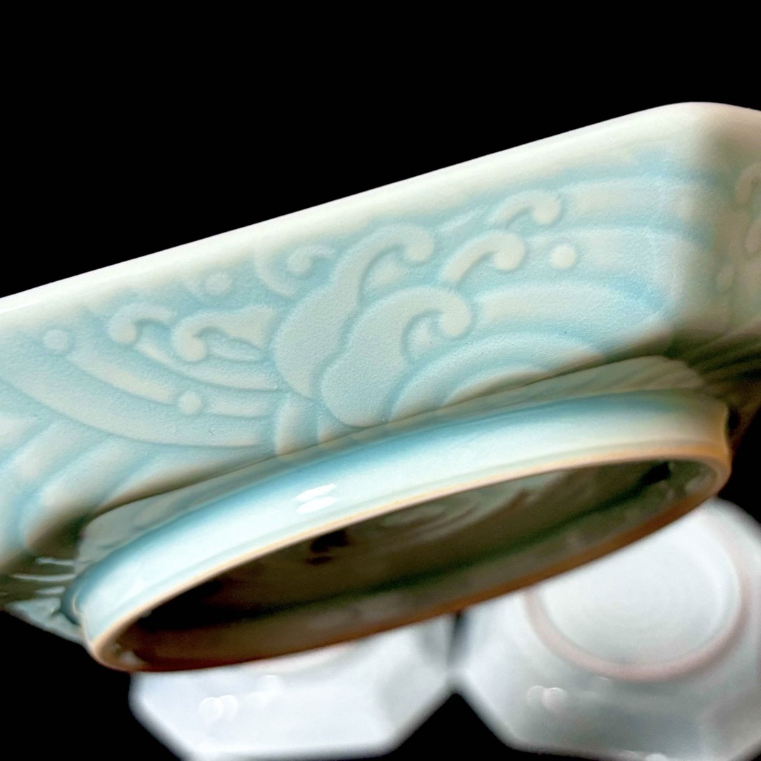 有田焼(アリタヤキ)の＊【未使用品】有田焼 華山窯 青磁 彫デザイン 八角皿 5枚 取り皿 取り分け皿 インテリア/住まい/日用品のキッチン/食器(食器)の商品写真