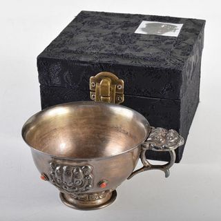 中国　白銅　神獣刻　玉石装飾　取手付杯　約167g　M　R8495(金属工芸)