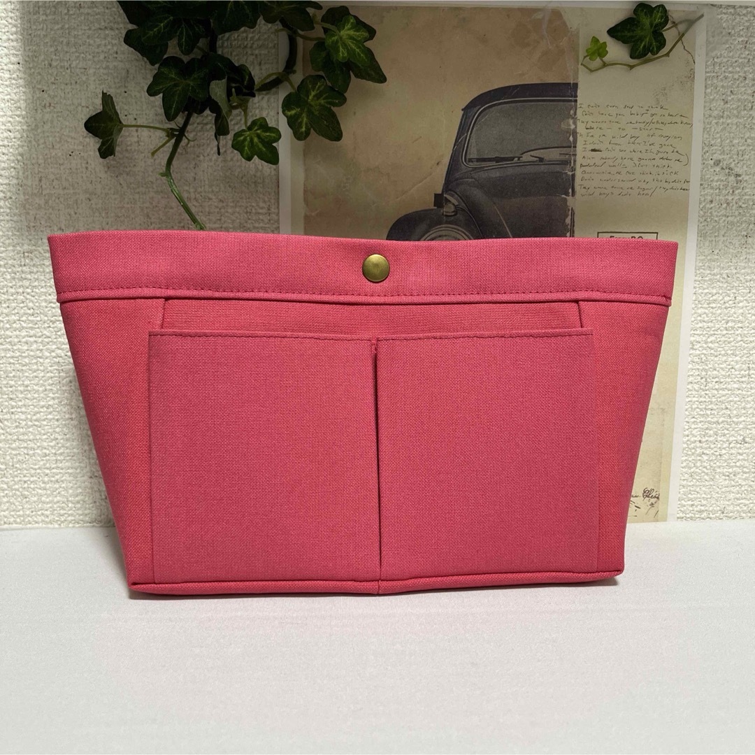 【少し大きめ】バッグインバッグ◆コーラルピンクの帆布◆ハンドメイド レディースのファッション小物(ポーチ)の商品写真