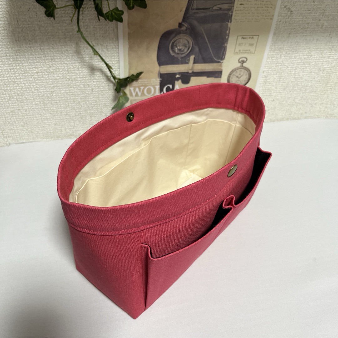【少し大きめ】バッグインバッグ◆コーラルピンクの帆布◆ハンドメイド レディースのファッション小物(ポーチ)の商品写真