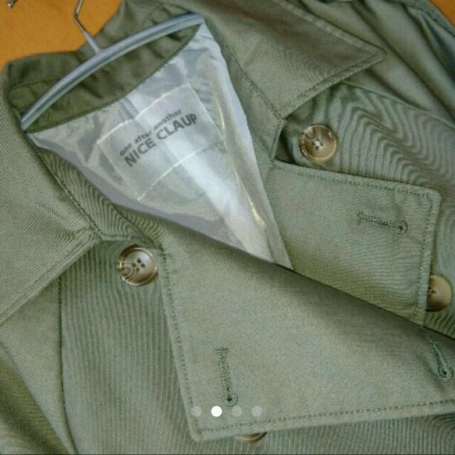 NICE CLAUP(ナイスクラップ)のナイスクラップ新品カーキトレンチコート レディースのジャケット/アウター(トレンチコート)の商品写真
