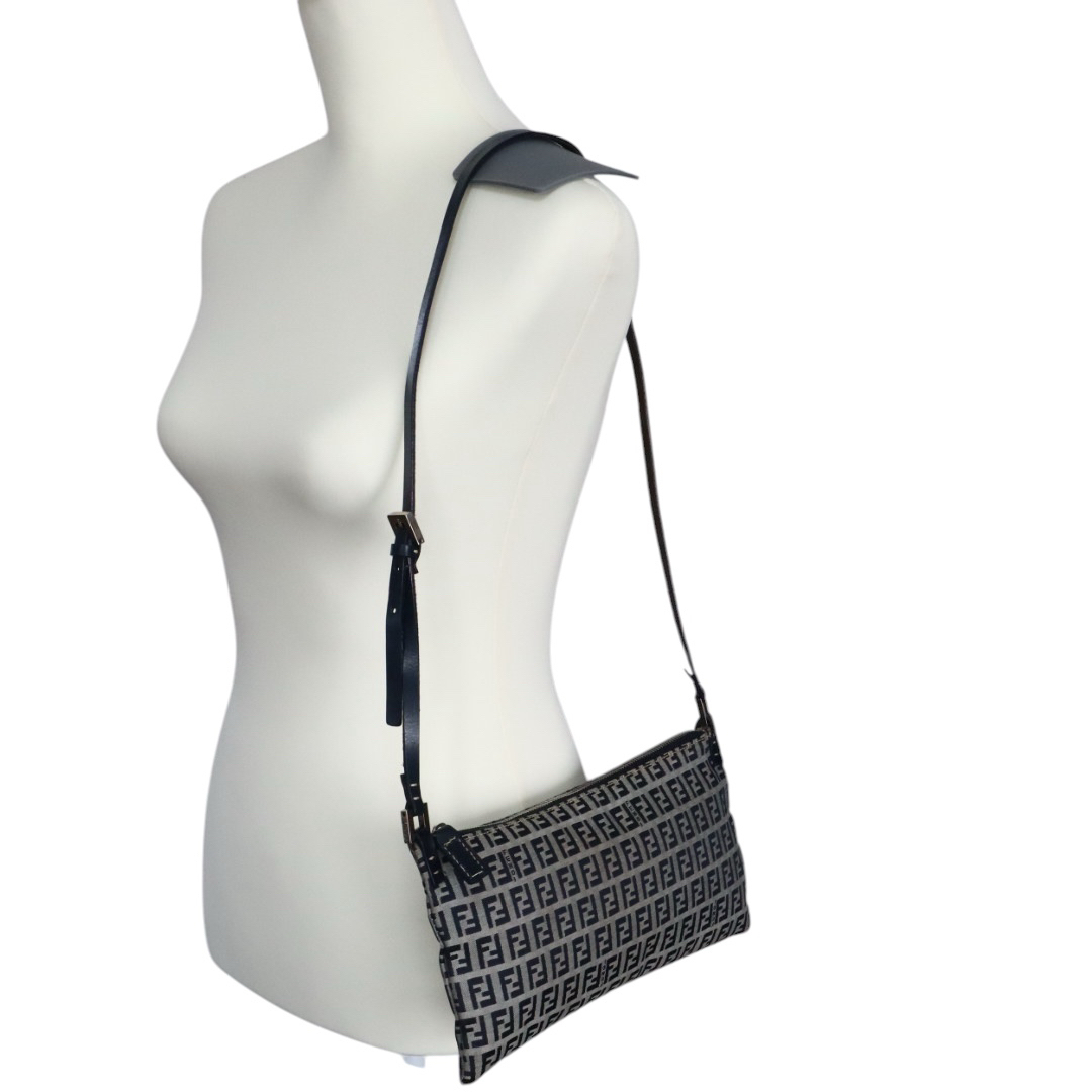 FENDI - 美品 フェンディ ズッキーノ キャンバス ショルダー FENDI - 美品 フェンディ ズッキーノ キャンバス ショルダー