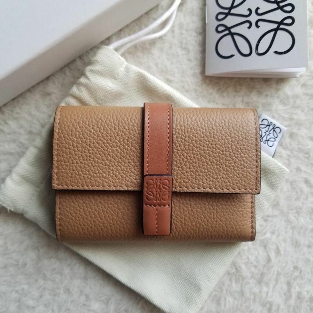 LOEWE ロエベ バーティカル スモール 3つ折り財布 トフィー/タン LOEWE ロエベ バーティカル スモール 3つ折り財布 トフィー/タン