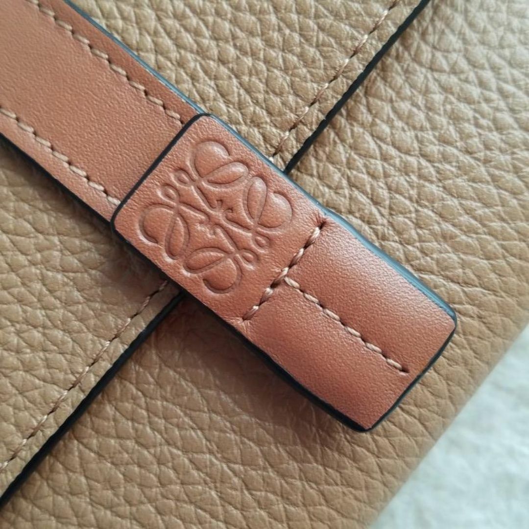 LOEWE - LOEWE ロエベ バーティカル スモール 3つ折り財布 LOEWE - LOEWE ロエベ バーティカル スモール 3つ折り財布