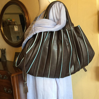 フルラ(Furla)の希少価値 ‼︎ スペイン製のLUPO  の  バッグ(ショルダーバッグ)