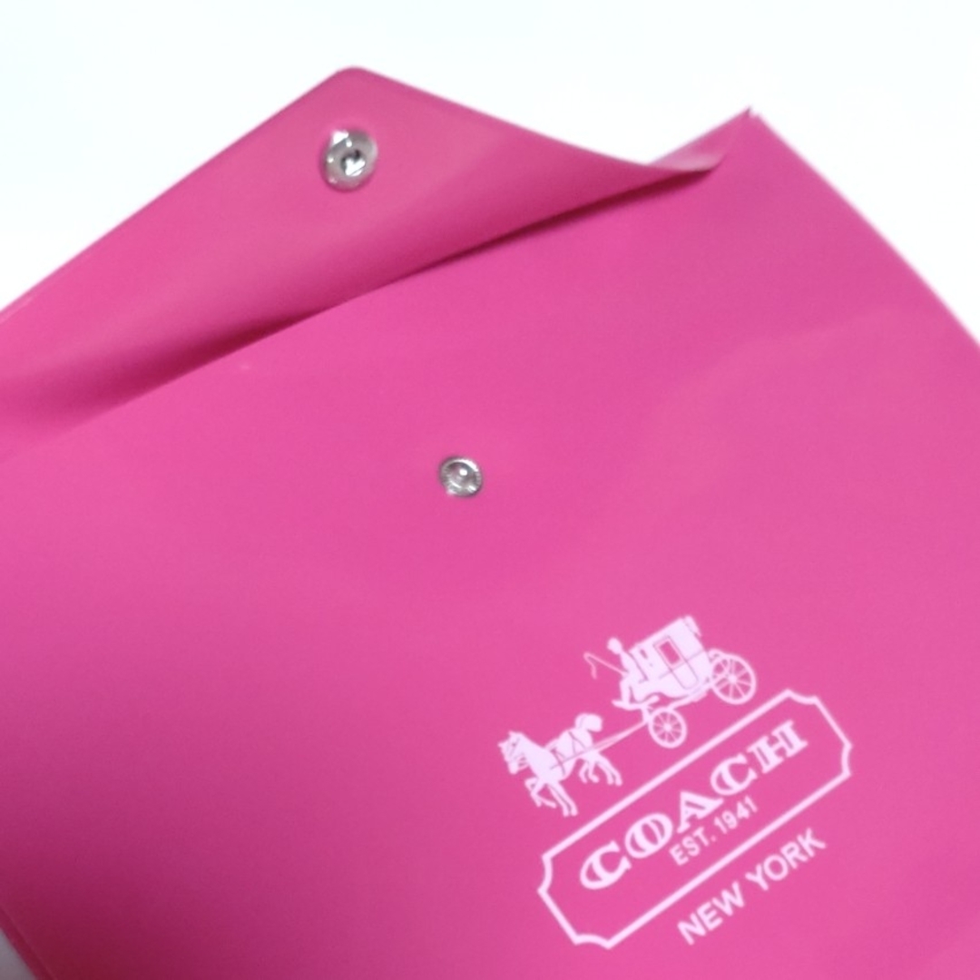 COACH(コーチ)のCOACH A5サイズフラットビニールファイル 未使用 インテリア/住まい/日用品の文房具(ファイル/バインダー)の商品写真
