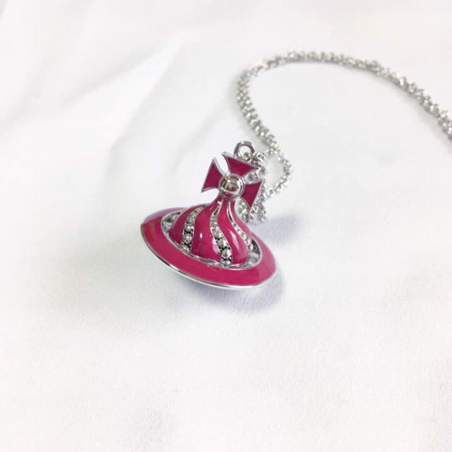 新品】Vivienne Westwood ピンクオーブ ネックレス 新品】Vivienne Westwood ピンクオーブ ネックレス