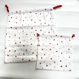 【新品】❤️入園入学❤️大小巾着2枚セット　いちご柄　体操服入れ、コップ入(体操着入れ)