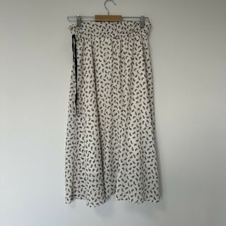 【JILL STUART】ジルスチュアート　ホワイト系　FR　フレアスカート　総柄　カジュアル　ボトムス(その他)