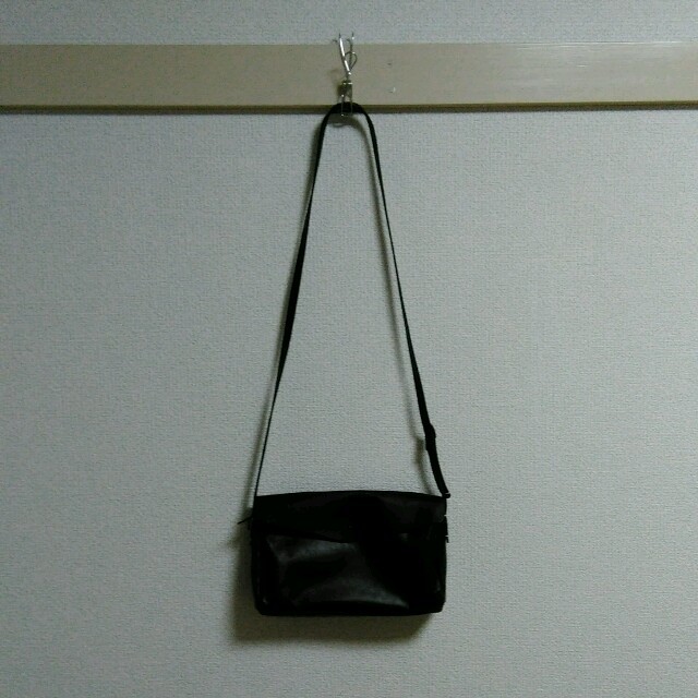 mina perhonen(ミナペルホネン)のアンキャシェット　レザーポーチショルダー　バッグ レディースのバッグ(ショルダーバッグ)の商品写真