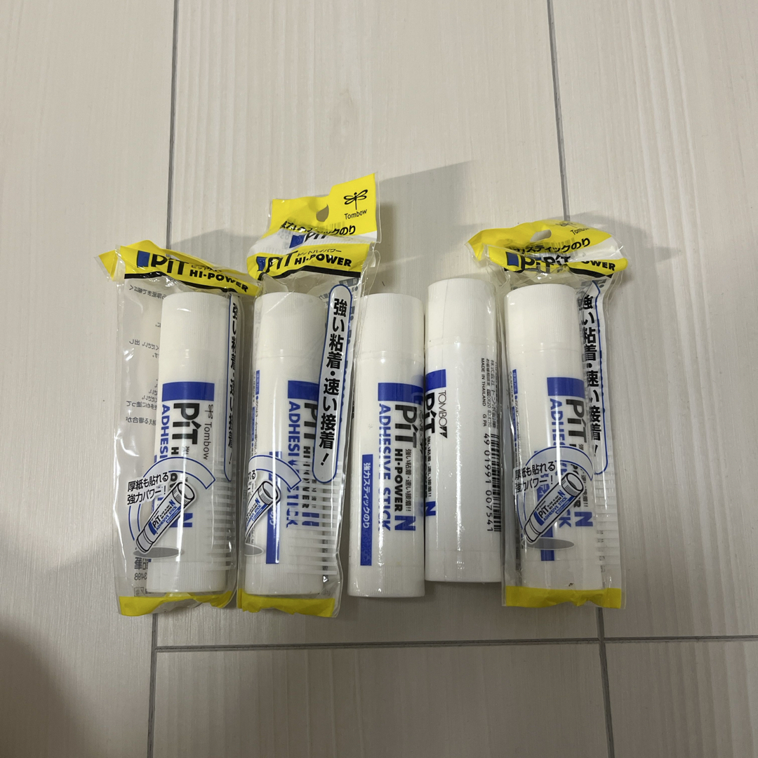 トンボ鉛筆(トンボエンピツ)のトンボ スティックのり ピット ハイパワ- N PT-NP(約22g) インテリア/住まい/日用品のオフィス用品(オフィス用品一般)の商品写真