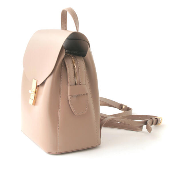 a.v.v(アーヴェヴェ)の鞄 レディースのバッグ(リュック/バックパック)の商品写真