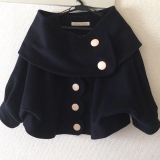 ドットアンドストライプスチャイルドウーマン(Dot&Stripes CHILDWOMAN)のケープ付きショートコート(ポンチョ)